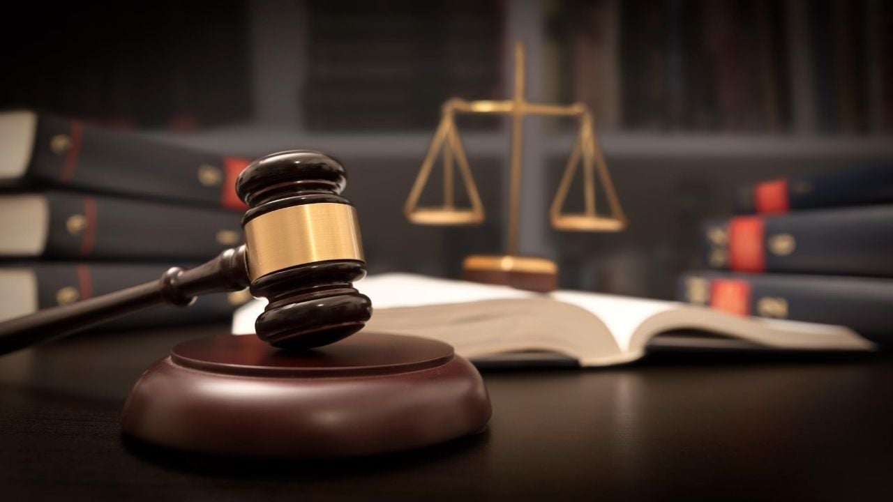 judge gavel and scale